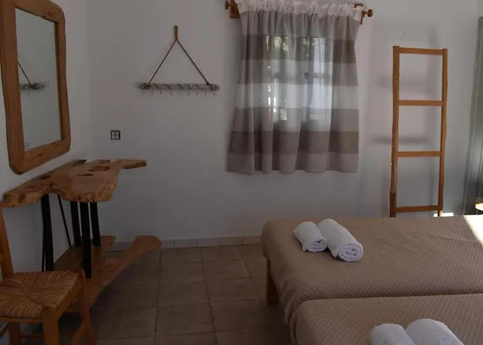 לינה וארוחת בוקר Old Mykonos 3*