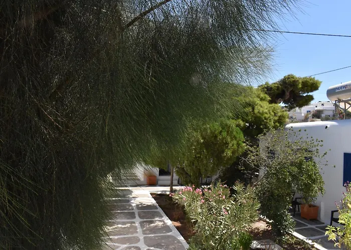 לינה וארוחת בוקר Old Mykonos 3*